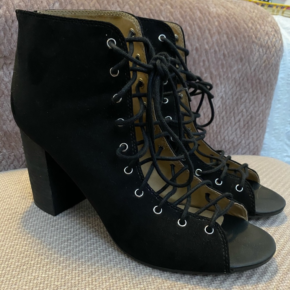Lace up heel